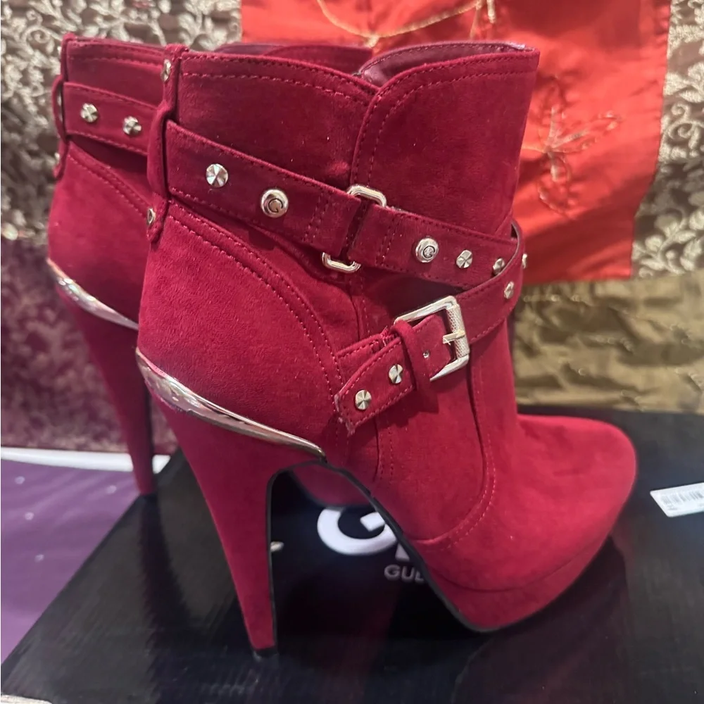 NWOT Guess Red Suede Women's Ankle Boots 9 - Picture 3 of 5